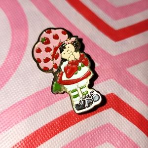 Vintage 83' Strawberry Shortcake pin